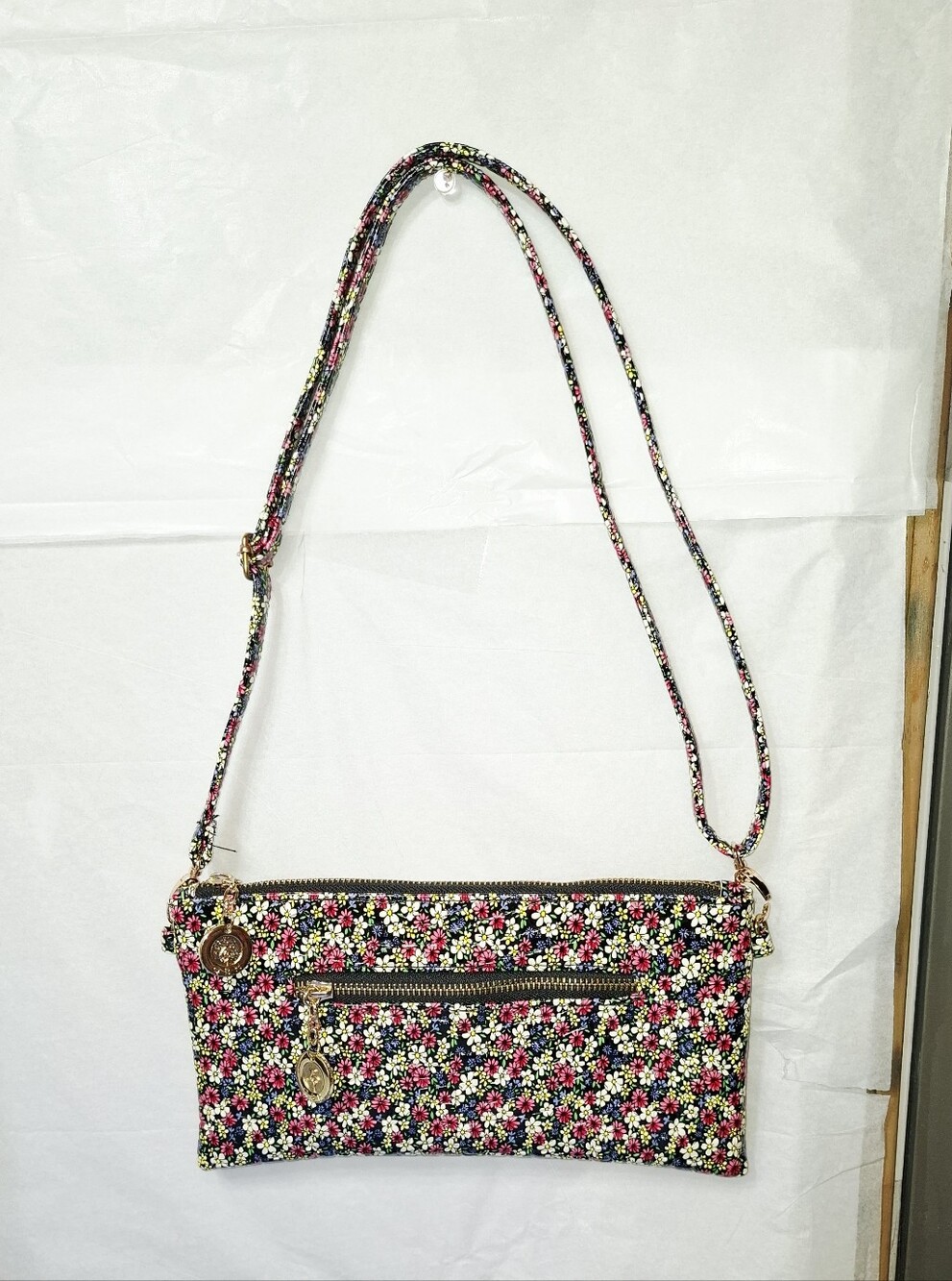 Rare Floral Zip Wristlet Crossbody Bag- NWOT - Picture 8 of 8
